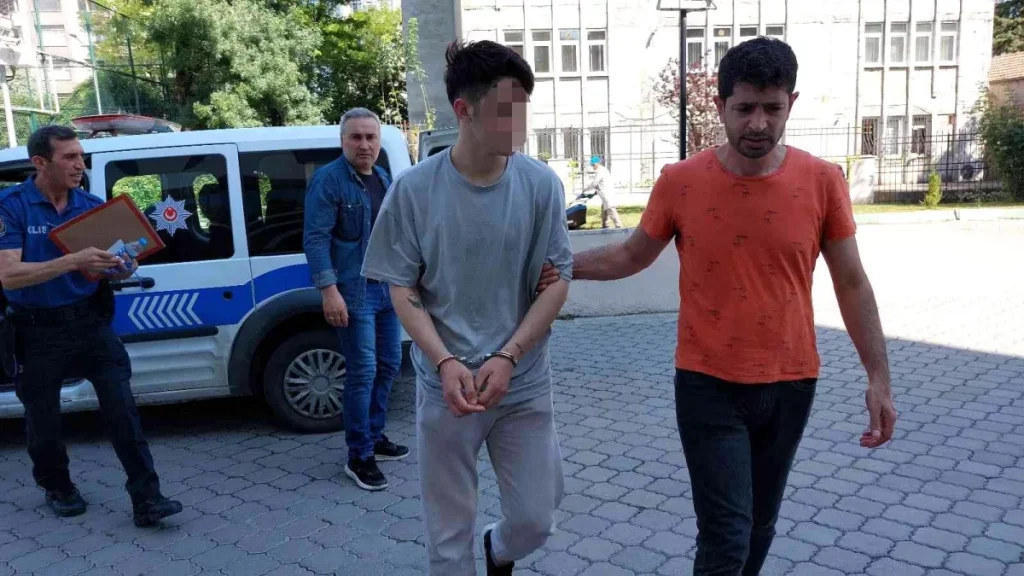 Girdiği konuttaki kombiyi çalan genç tutuklandı