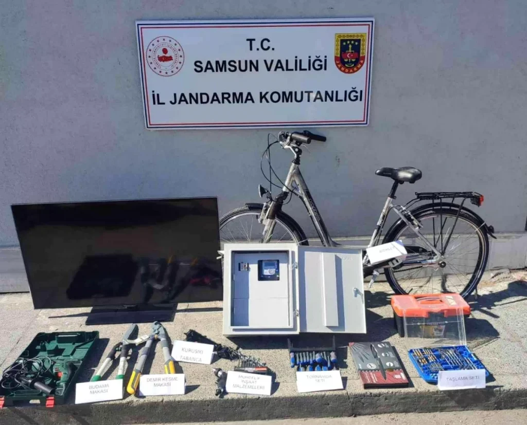 Hudut tanımayan hırsızlık: Elektrik sayacını bile çaldılar