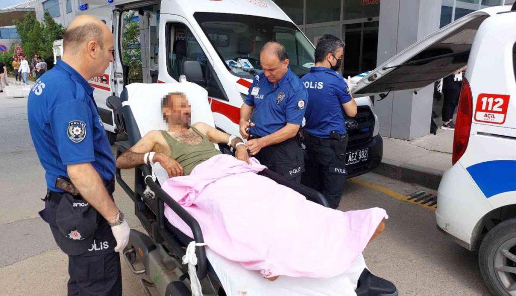 Kendine ziyan veren şahıs bağlanarak tedavi edildi