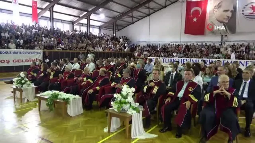 OMÜ Tıp Fakültesi 2021-2022 periyodunda 280 mezun verdi