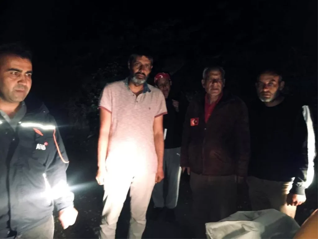 Pazarcıların akaryakıtları bitince yolda mahsur kaldılar