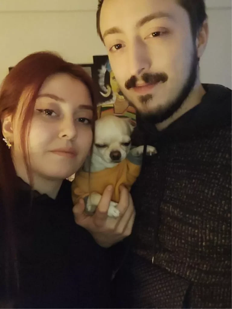 Pet shop’ta çiftleştirme mazeretiyle çalınan köpeklerini arıyorlar