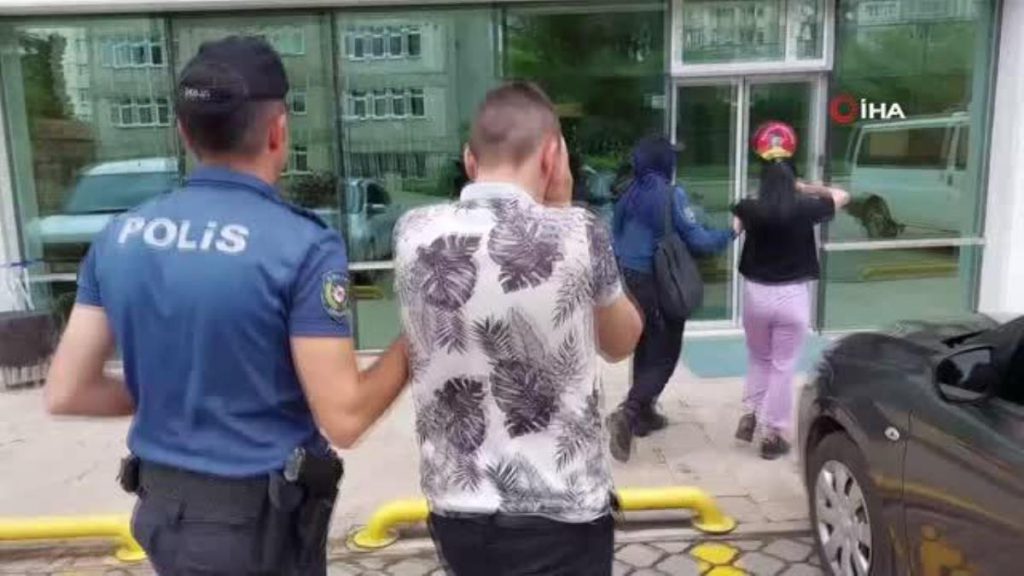 Samsun’da bir garip hırsızlık… Genç sevgililer, biber gazı sıktıkları astsubayın telefonunu gasp ettiler