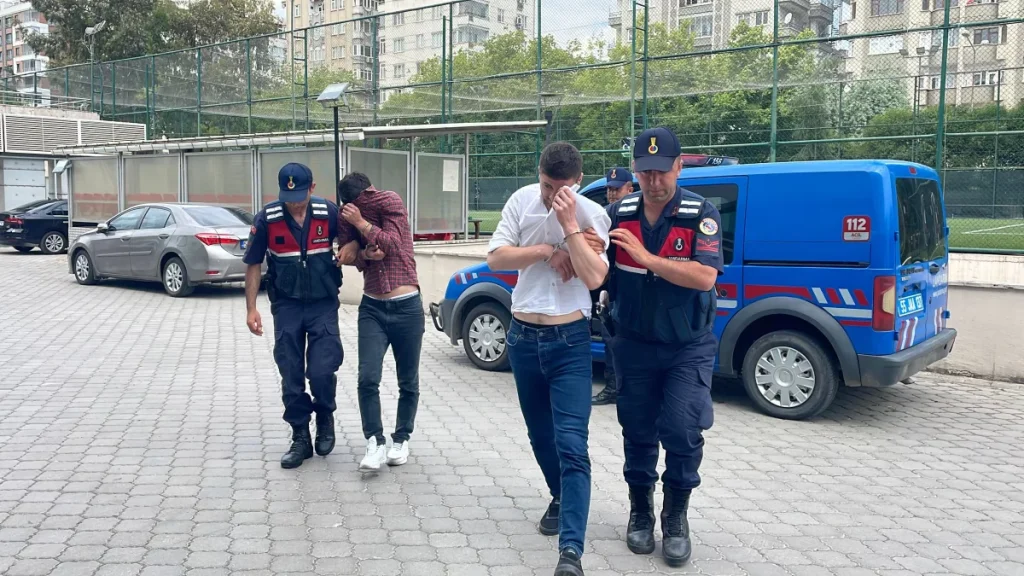 Samsun’da meskenden hırsızlık yaptıkları savıyla 2 kardeş tutuklandı