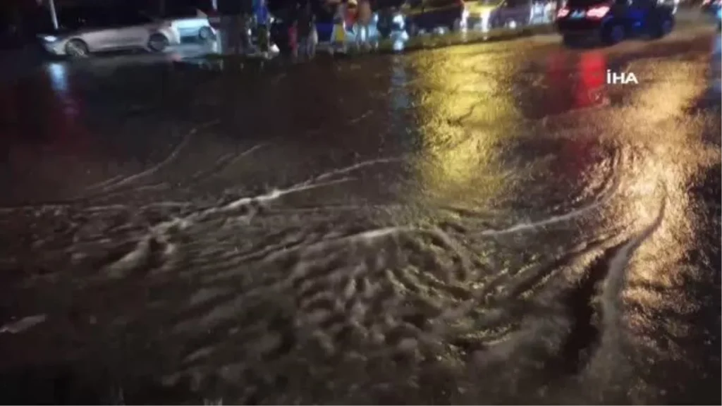 Samsun’da sağanak yağış hayatı olumsuz etkiledi