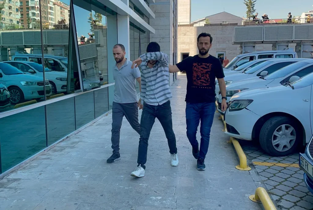 Samsun’da uyuşturucu operasyonunda yakalanan 3 zanlıdan biri tutuklandı