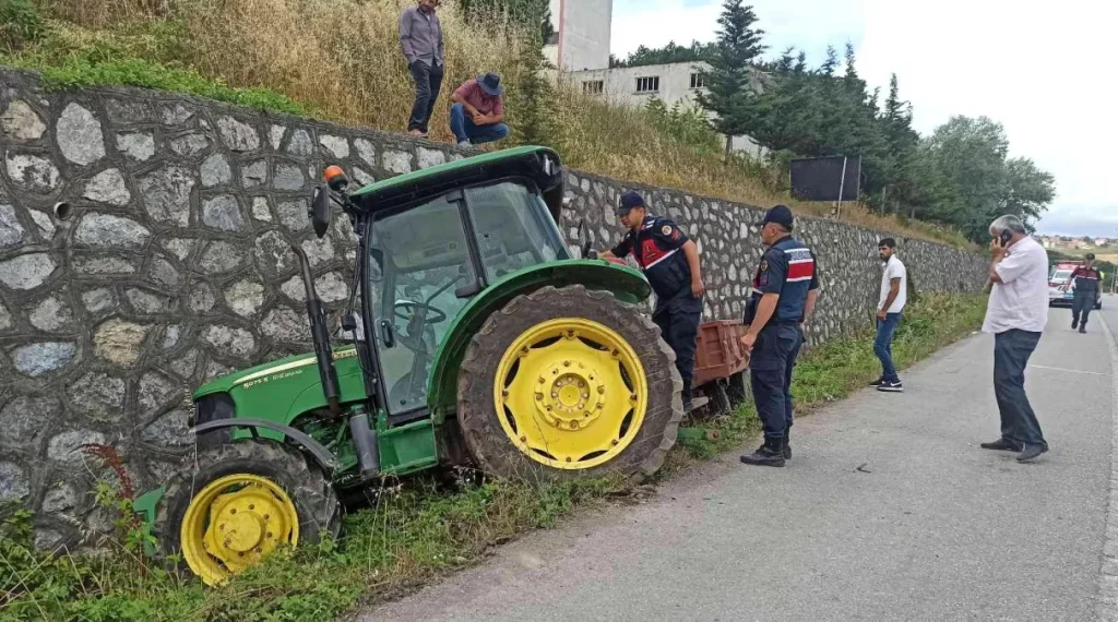 Son dakika haber! Traktör istinat duvarına çarptı: 1 yaralı