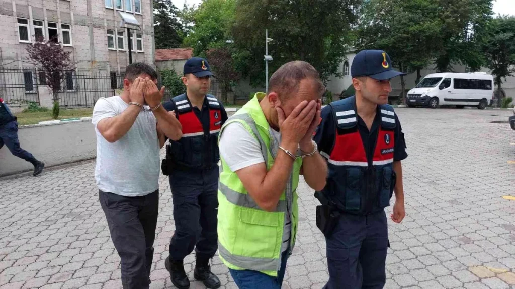 Uydurma elektrik emekçisi yeleğiyle kablo hırsızlığı: 2 gözaltı
