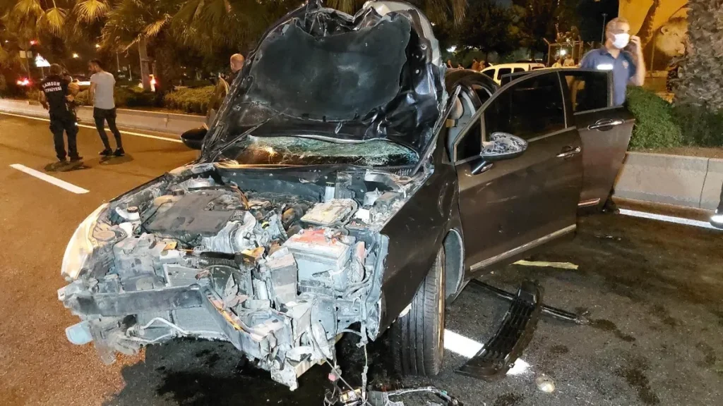 Arabanın çarptığı 16 yaşındaki elektrikli bisiklet şoförü kız hayatını kaybetti