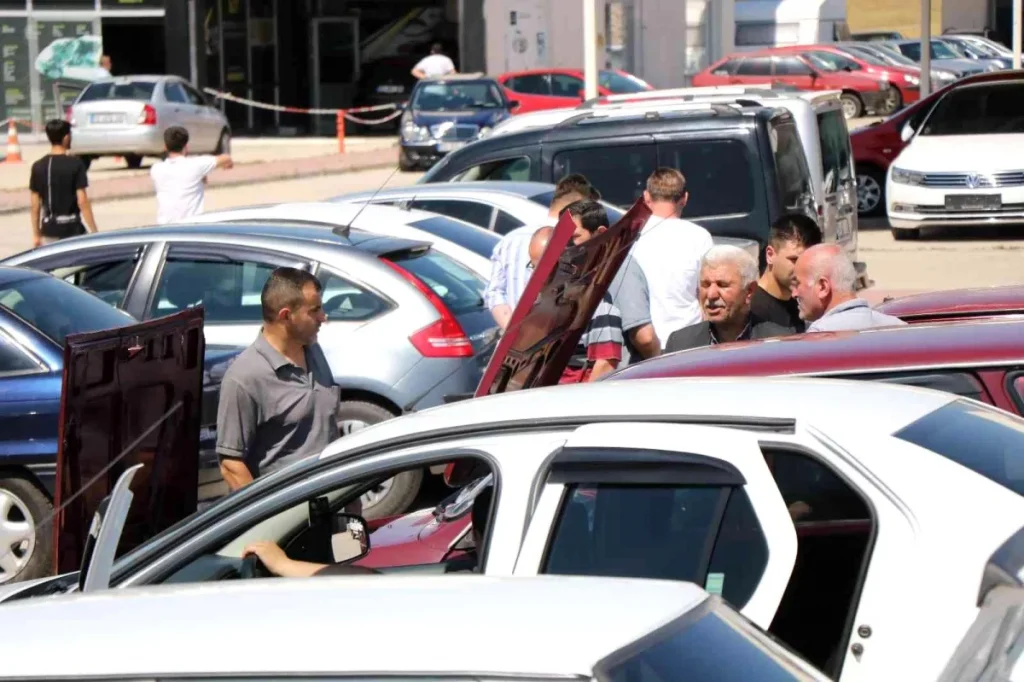 Bayram öncesi 2. el araba pazarında hareketlilik bekleniyor