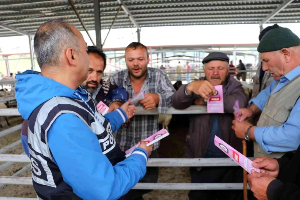 Polisten kurban pazarlarında geçersiz para uyarısı