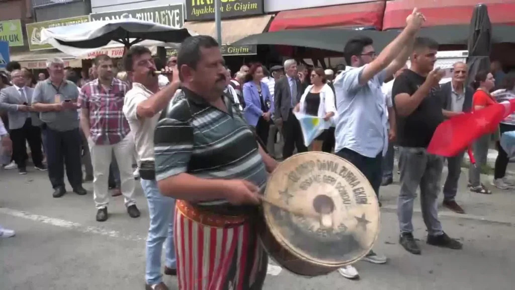 Samsun haberleri: Akşener’in Samsun 19 Mayıs’ta Dinlediği Esnaf: 3 Periyot Ak Parti’ye Oy Vermiş Biri Olarak Konuşuyorum, Tayyip Erdoğan Bizim İçin Bir Hayal Kırıklığı…