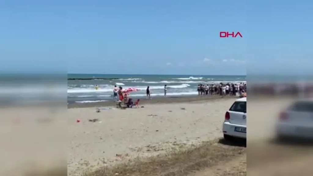 SAMSUN’DA 2 STTE 12 KİŞİ BOĞULMA TEHLİKESİ GEÇİRDİ