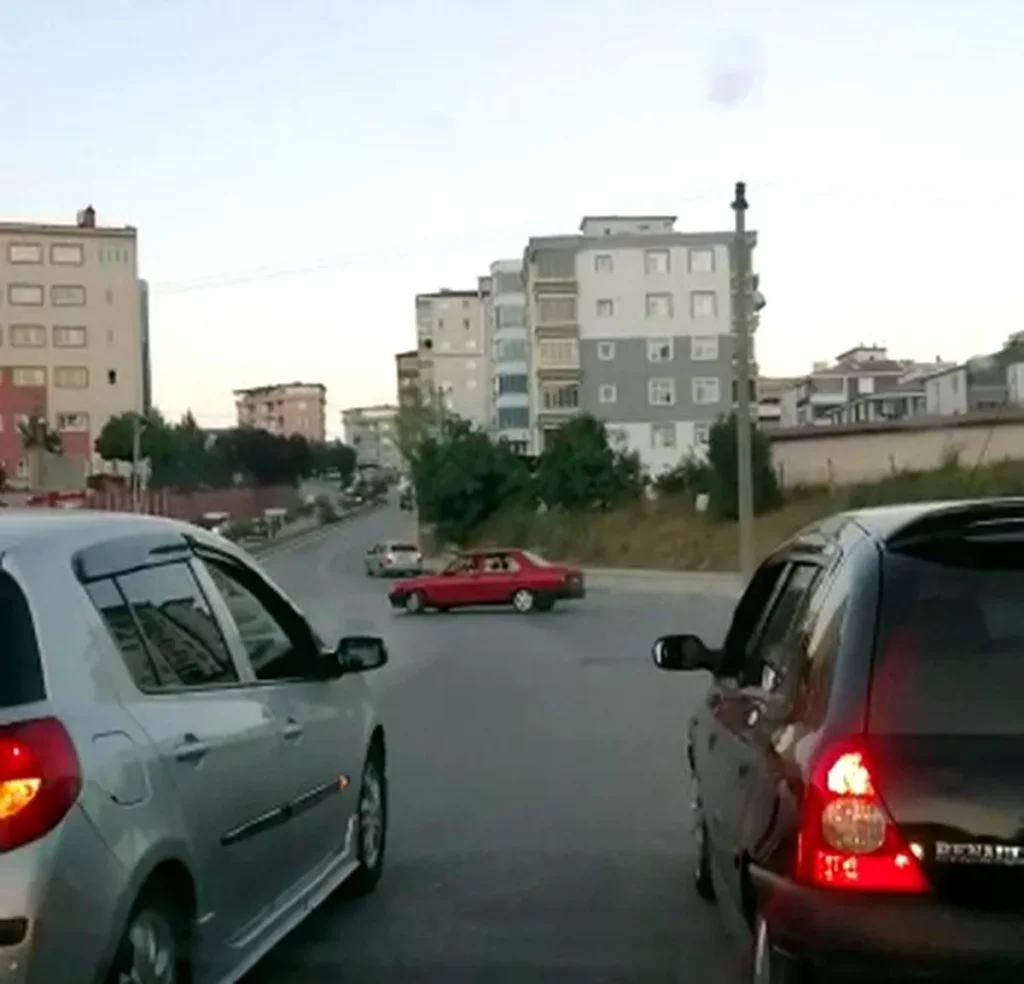 Samsun’da düğün konvoyunda 2 araç drift yaptı