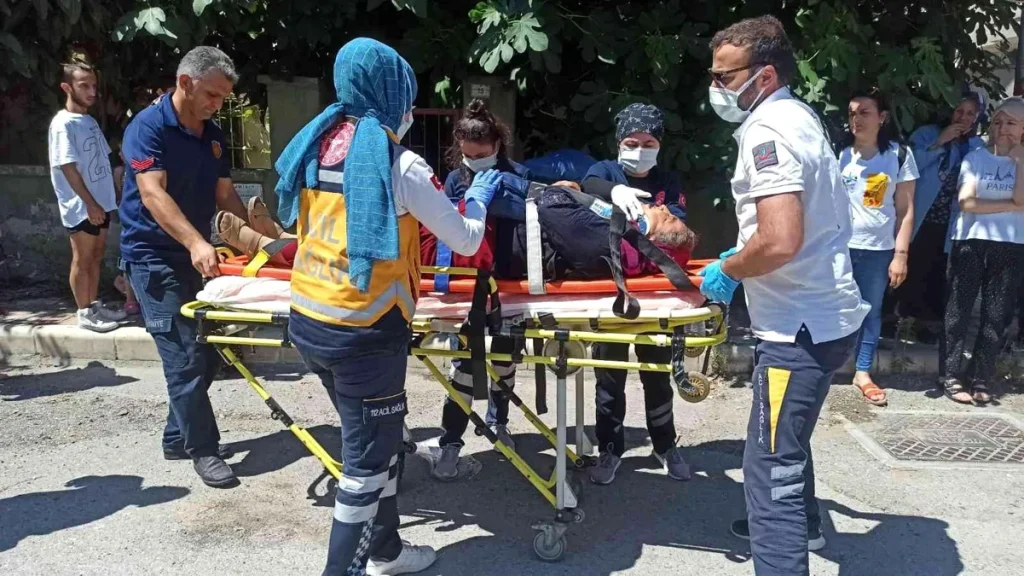 Son dakika haberleri! Araba ile hafif ticari araç çarpıştı: 4 yaralı