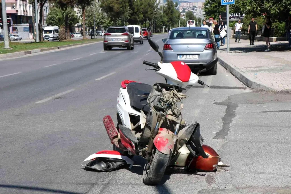 Son dakika haberleri! Araba ile motosiklet kaza yaptı: 2 yaralı