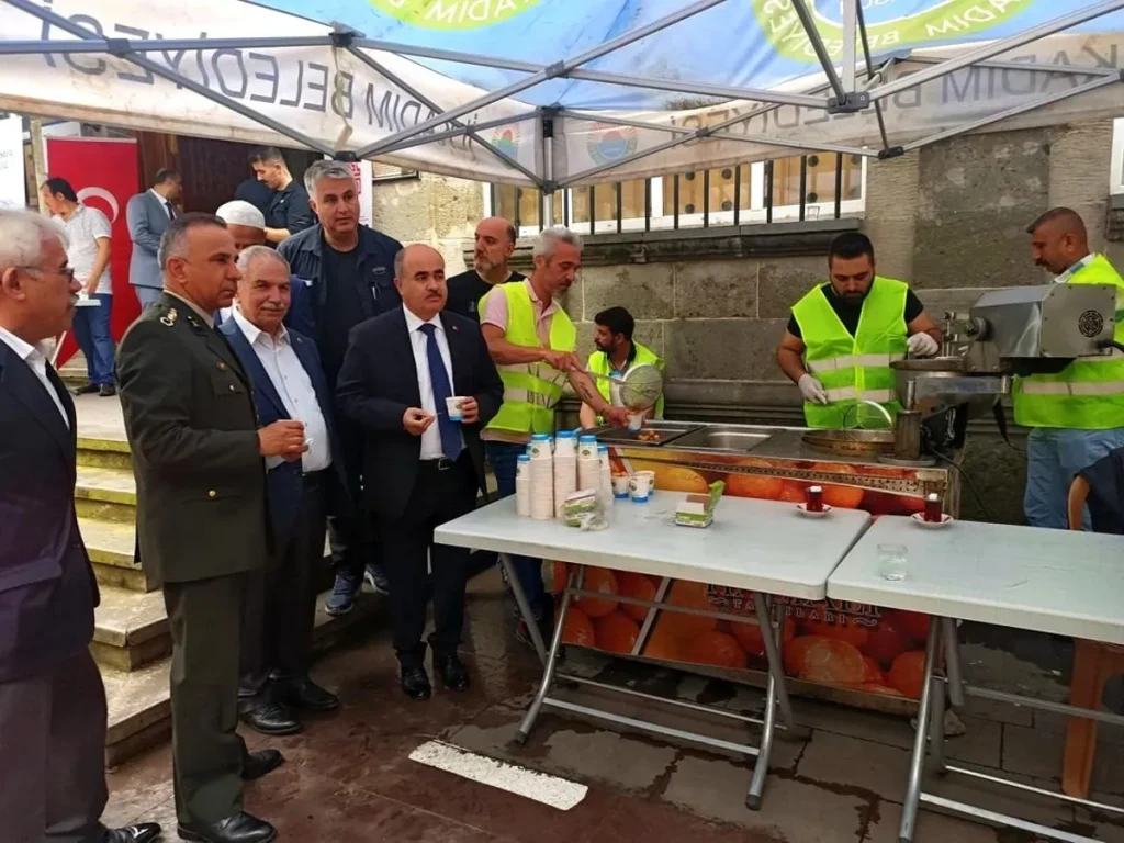 Son dakika haberleri… Lider Demirtaş 15 Temmuz şehitleri için 3 bin lokma tatlısı ikram etti