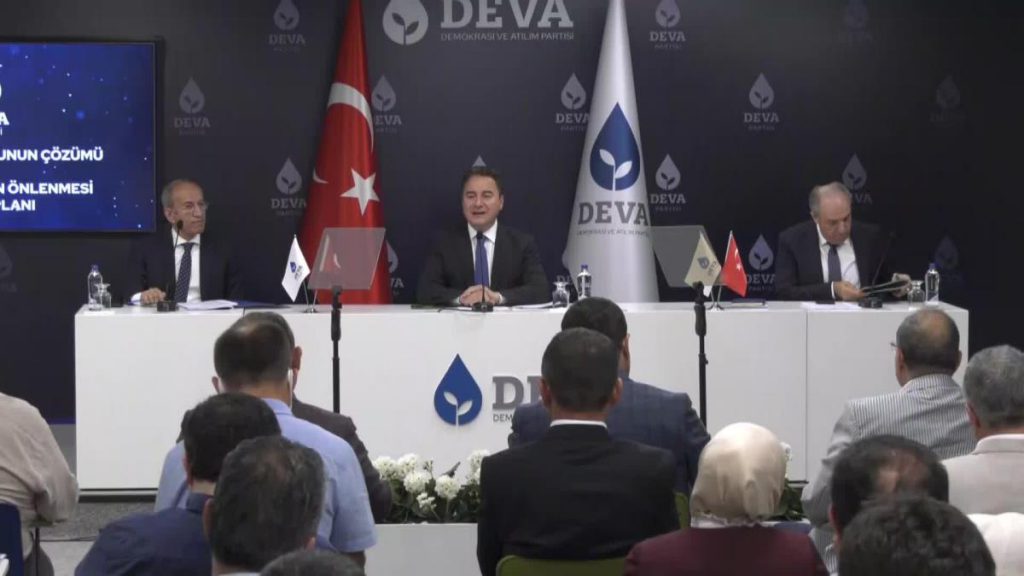 Babacan, Partisinin Sığınmacı Problemiyle İlgili Hareket Planını Açıkladı: “Suriyelilerin Süreksiz Muhafaza Statülerine Son Vereceğiz.