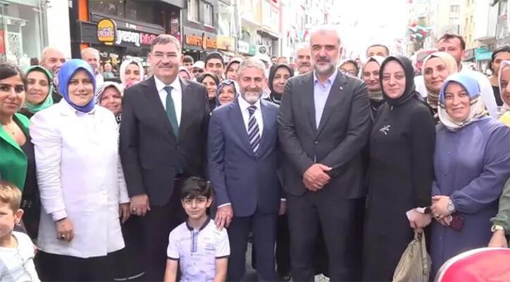 Bakan Nebati İstanbul’da vatandaşlarla ve esnafla bir araya geldi