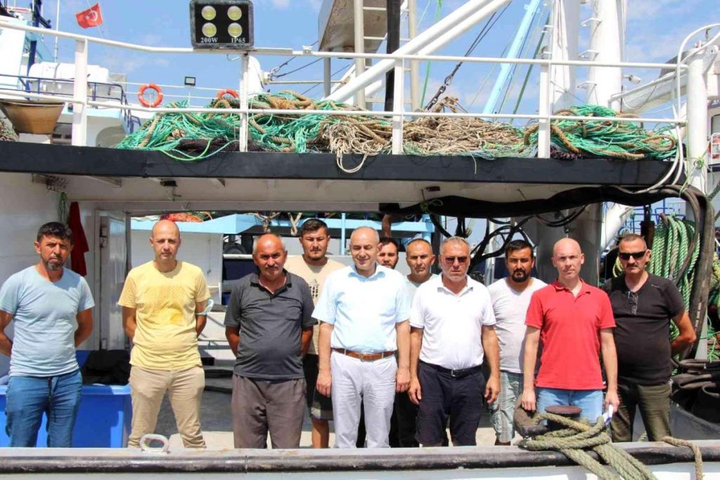 Balıkçılar denize açılmaya hazır