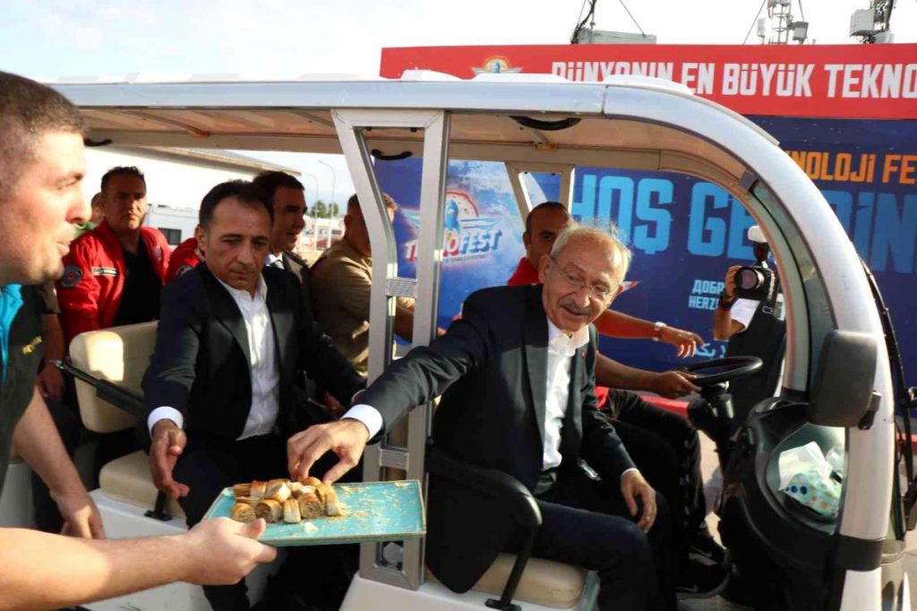 Kılıçdaroğlu’ndan TEKNOFEST’e sürpriz ziyaret