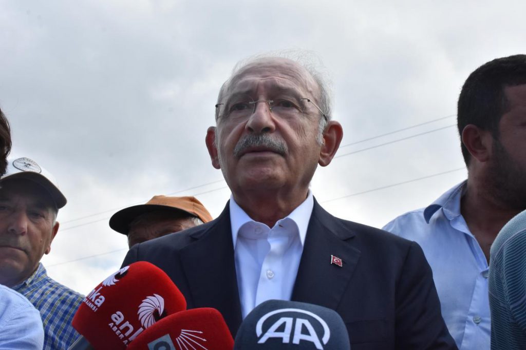 Konya siyaset: CHP Genel Lideri Kılıçdaroğlu çeltik tarlasında çiftçilerle buluştu