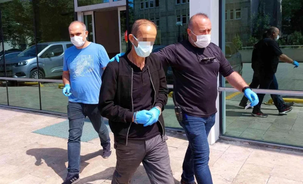 “Polisim” diyerek altın ve parayı elden teslim alan telefon dolandırıcısı yakalandı