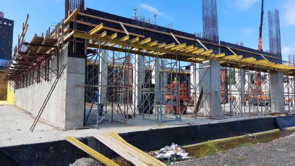 Samsun haber… Samsun’da inşttan düşen kalıp ustası ağır yaralandı