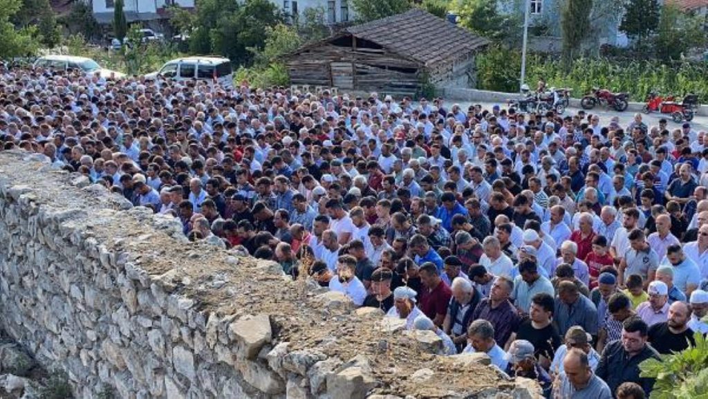 Samsun haberleri: Samsun’da 3 kardeş, drenaj kuyusunda metan gazından zehirlenip öldü (2)
