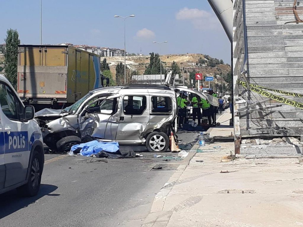 Son dakika 3. sayfa: Başkentteki trafik kazasında ölen kişinin kimliği belirli oldu