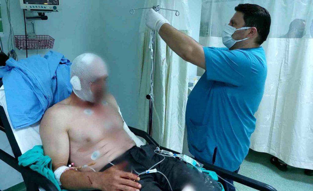 Tarlada üzerine direk düşen şahıs ağır yaralandı
