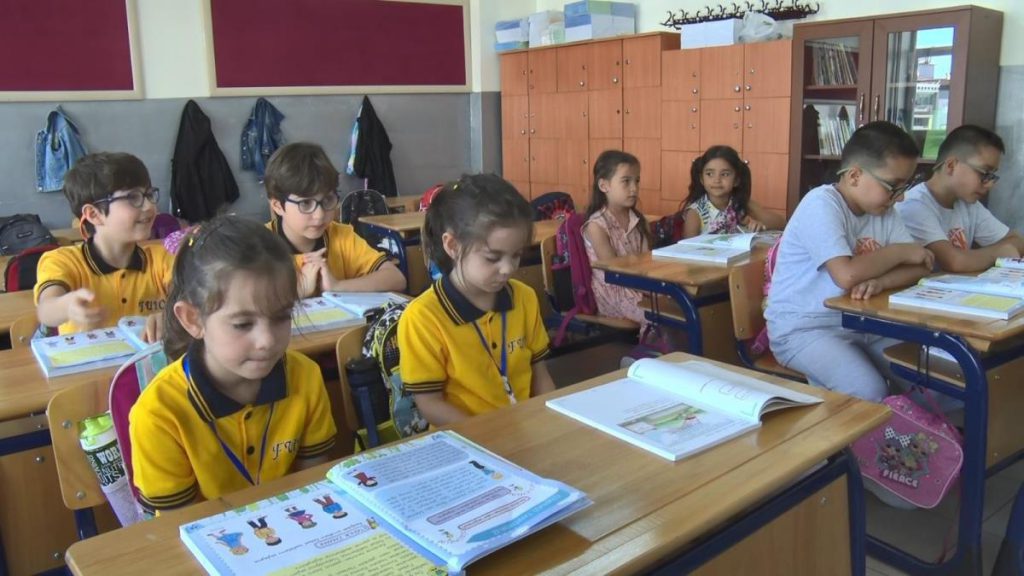 16 ikiz öğrencinin okul heyecanı