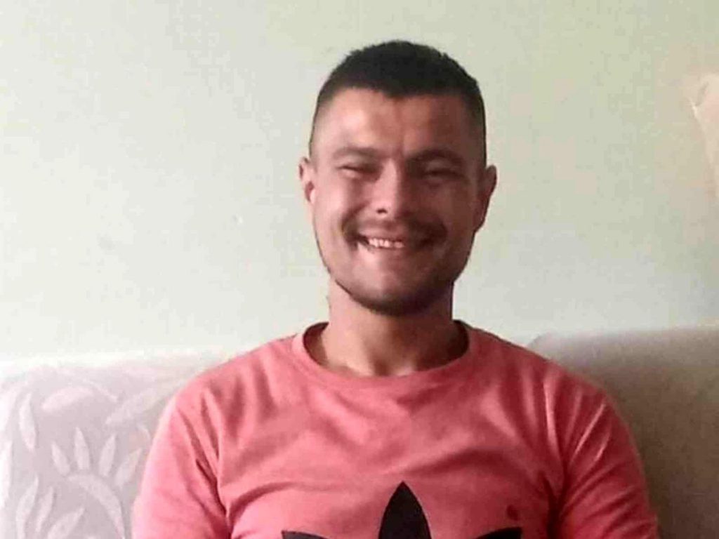 Arkadaşları tarafından iple asılı bulunan genç hayatını kaybetti