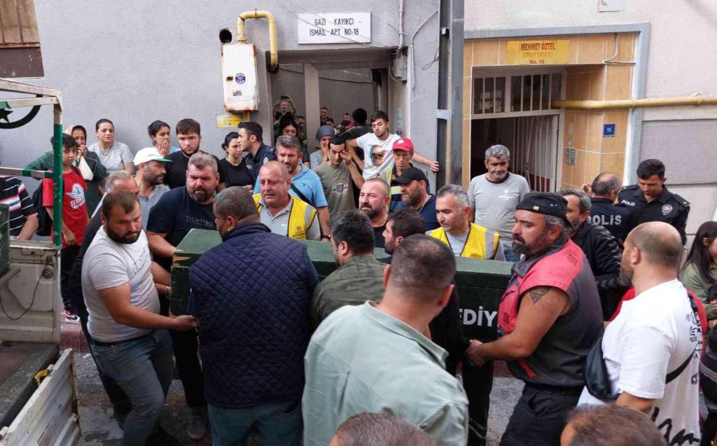 Belediye çalışanı doğal gaz borusuna asılı halde meyyit bulundu