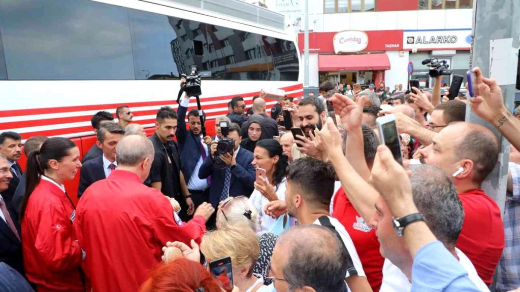 Cumhurbaşkanı Erdoğan, Büyükşehir Belediyesi’ni ziyaret etti