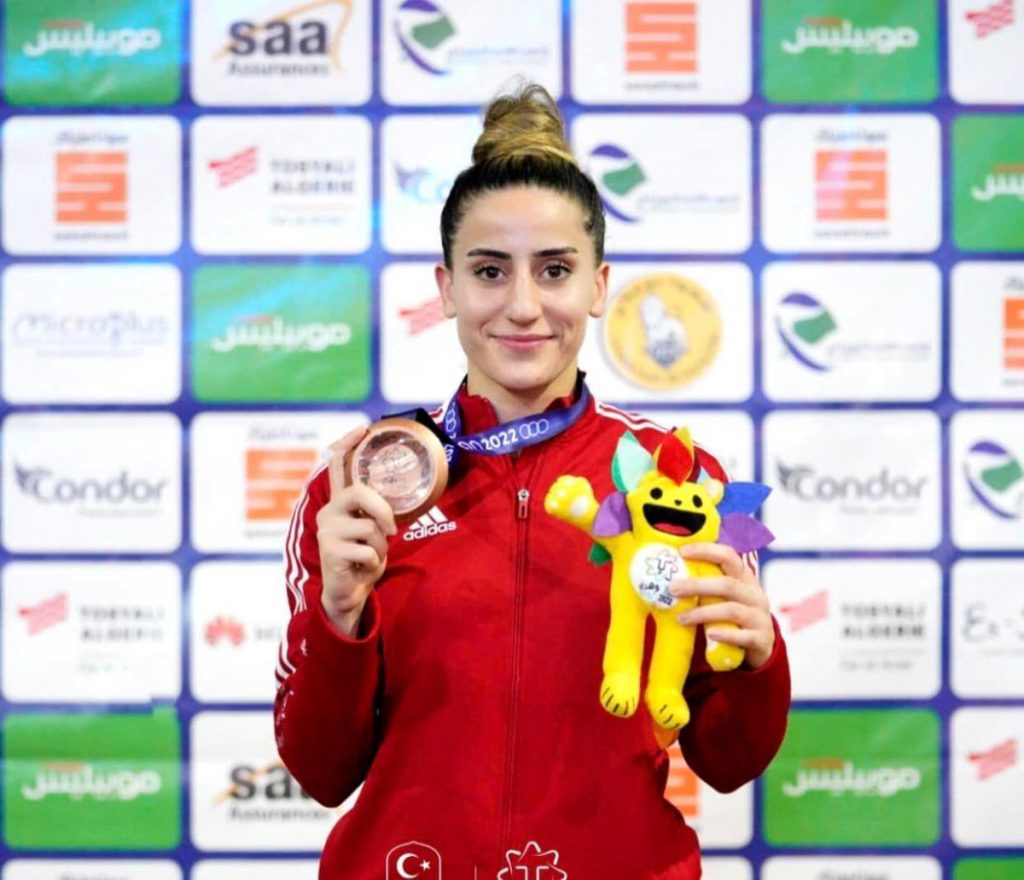 Gizem Özer, Dünya Üniversiteler Boks Şampiyonası’nda yarı finale çıktı