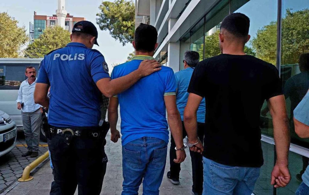 Okul inştından hırsızlık argümanına 3 gözaltı