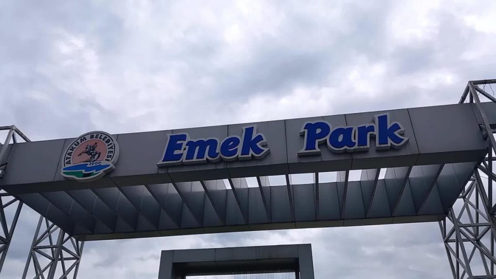 Samsun mahallî haberi… Samsun Belediye Meclis Üyesi Tekcan: “Emek Parkı, Yaşayanların Nefes Alacağı Bir Yeşil Alanımızken, Samsun Büyükşehir Belediyesi Bu Alana Bir Kütle…