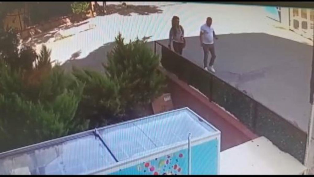 Sancaktepe’de eşini taciz ettiğini sav ettiği kişiyi minibüsle ezmeye çalıştı
