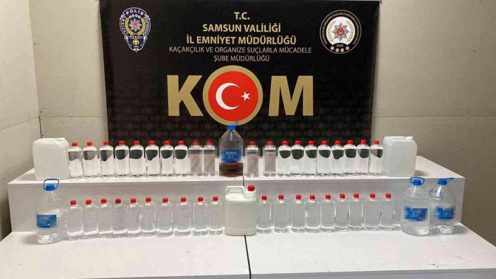 Son dakika 3. sayfa: KOM polisi el imali içki ve etil alkol ele geçirdi