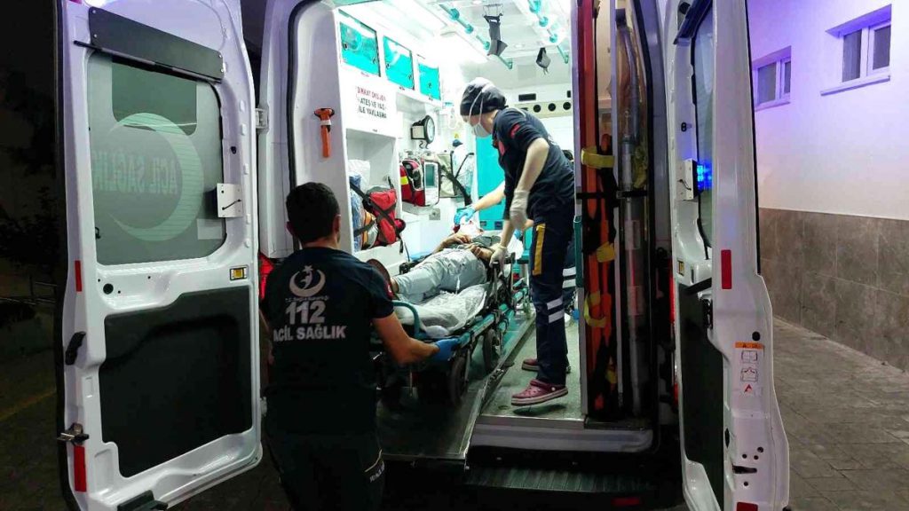 Son dakika haberi! Parkta bıçaklı taarruz: 2 yaralı