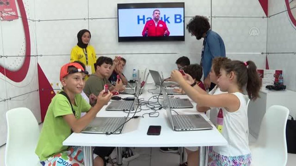 T3 Vakfı’nın TEKNOFEST KARADENİZ’deki atölyelerinde 30 bin çocuk eğitim aldı