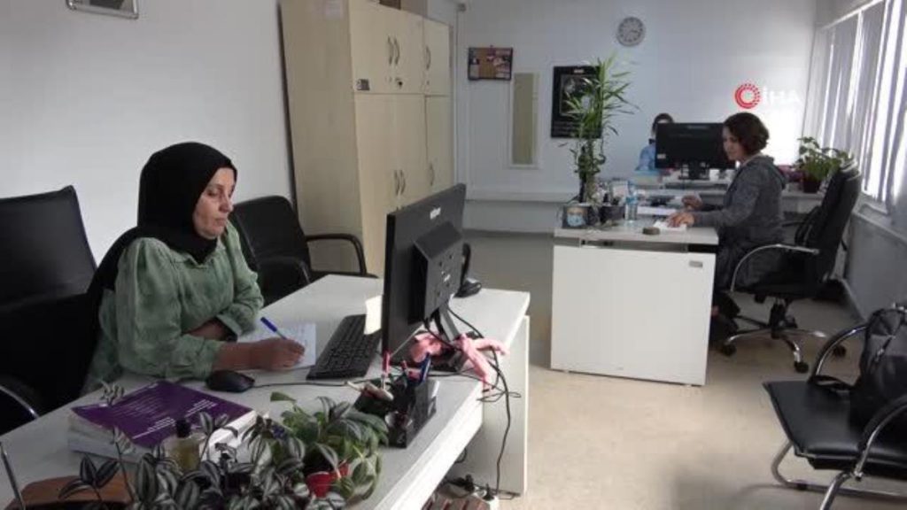 17 yıldır binlerce insanın kanser kaydını yapan bayan, göğüs kanserinden erken teşhisle kurtuldu