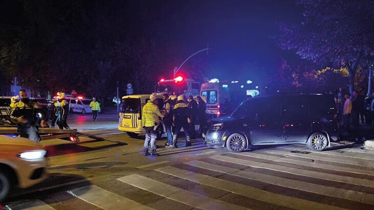 Kocaeli’de polis arabası ile hafif ticari araç çarpıştı: 2’si polis 5 yaralı