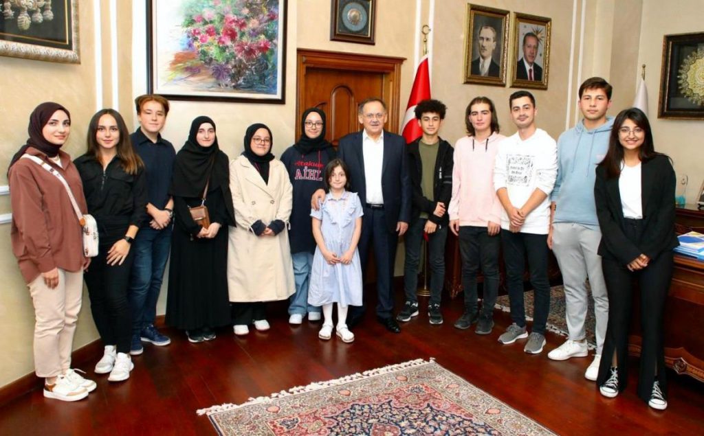 Lider Demir’den gençlere: “Şehrimize ve ülkemize sahip çıkın”