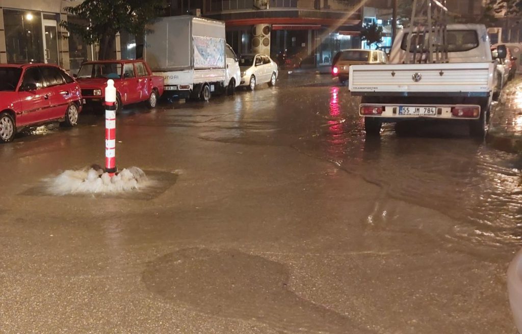 Samsun gündem haberi: Samsun’un Bafra ilçesinde sağanak hayatı olumsuz etkiledi