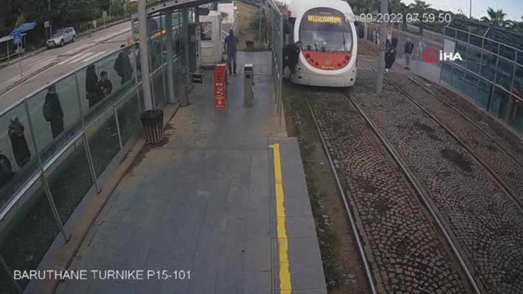 Vatmanın yaptığı ani fren, genç kızın hayatını kurtardı… O anlar kamerada