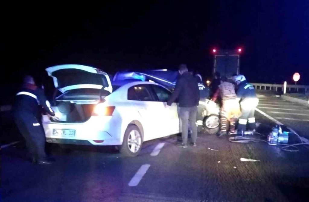Samsun’da araba hafif ticari araç ile çarpıştı: 2 meyyit, 5 yaralı