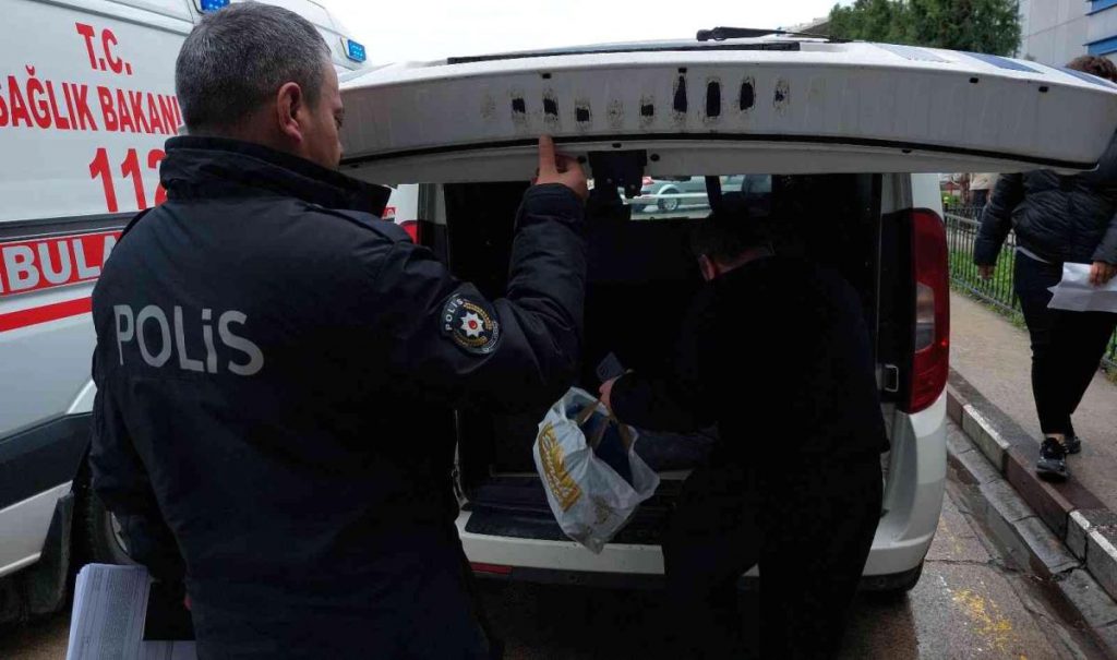 Konserveden zehirlenen yabancı asıllı şahıs, ‘sahte mühür’den hastanede gözaltına alındı
