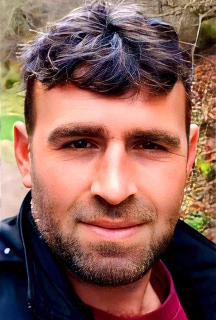 Çamura saplanan traktörün tekerinden fırlayan kütük mevte neden oldu
